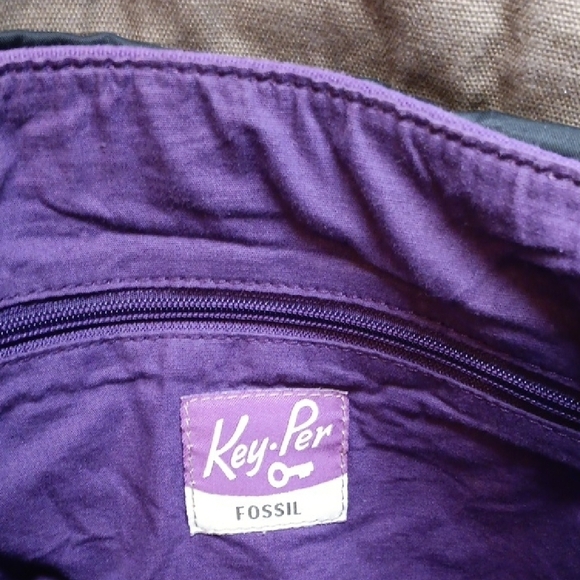 Black and Brown Messenger Bag with Textured Design and Fossil Key-per Bag - Picture 4 of 8